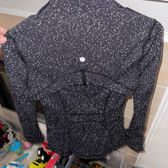 Black and white lululemon define jacket size 4 - Picture 2 of 3